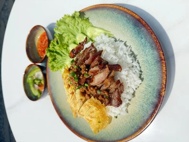បាយសាច់ជ្រូកចានតូច