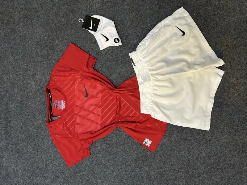 ឈុត Nike V1