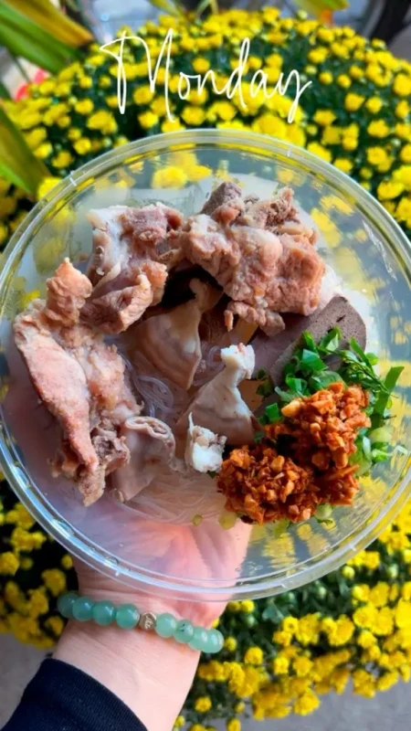គុយទាវគ្រឿងក្នុងឆ្អឹងស៊ុប