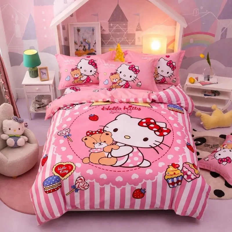 ឈុតតុក្កត្តាធំ Kitty អោបខ្លាឃ្មុំ