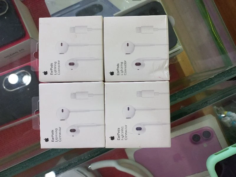 Iphone កាសខ្សែiPhone